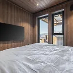New Luxury In With Hot Tub, Mountain Views & Access * Geilo