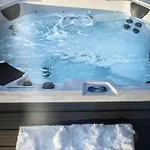 New Luxury In With Hot Tub, Mountain Views & Access Geilo