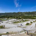 New Luxury In With Hot Tub, Mountain Views & Access *