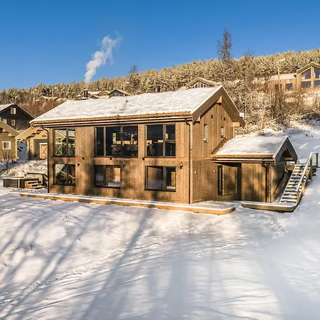 New Luxury In With Hot Tub, Mountain Views & Access
