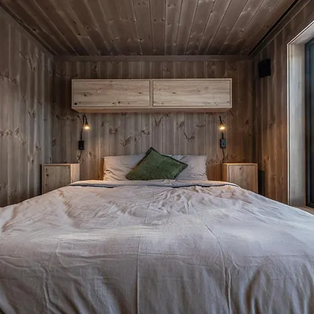 New Luxury In With Hot Tub, Mountain Views & Access * Geilo