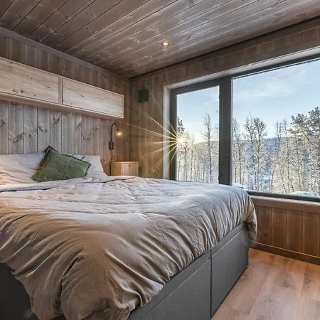 New Luxury In With Hot Tub, Mountain Views & Access