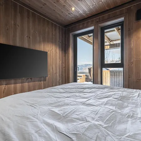 New Luxury In With Hot Tub, Mountain Views & Access * Geilo