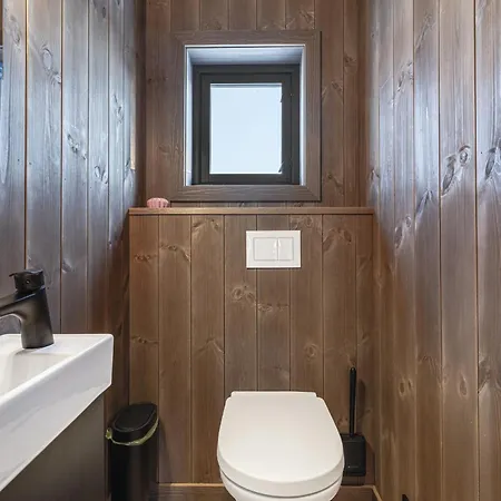 New Luxury In With Hot Tub, Mountain Views & Access Geilo