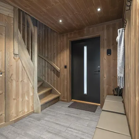 New Luxury In With Hot Tub, Mountain Views & Access *
