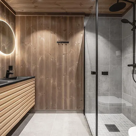 New Luxury In With Hot Tub, Mountain Views & Access Geilo