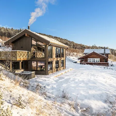 New Luxury In With Hot Tub, Mountain Views & Access *
