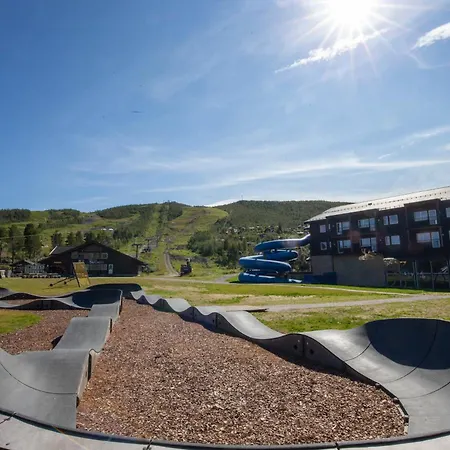 New Luxury In With Hot Tub, Mountain Views & Access