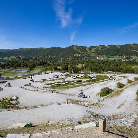New Luxury In With Hot Tub, Mountain Views & Access *