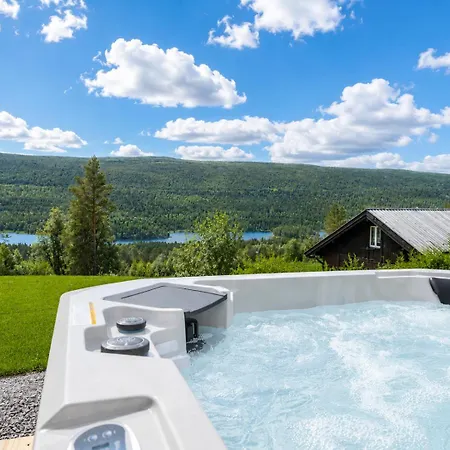 Prázdninový dům New Luxury In With Hot Tub, Mountain Views & Access Geilo