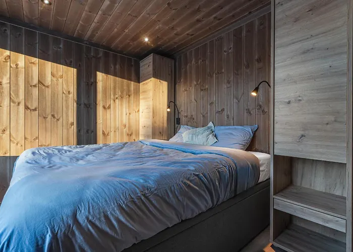 New Luxury In With Hot Tub, Mountain Views & Access Feriehus