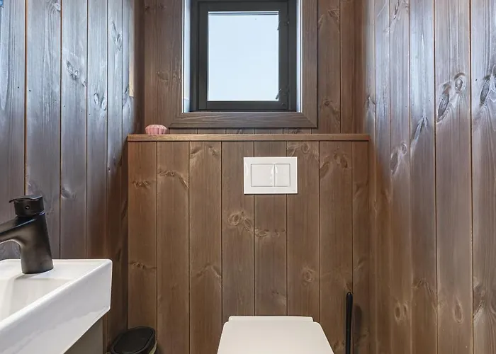New Luxury In With Hot Tub, Mountain Views & Access Geilo