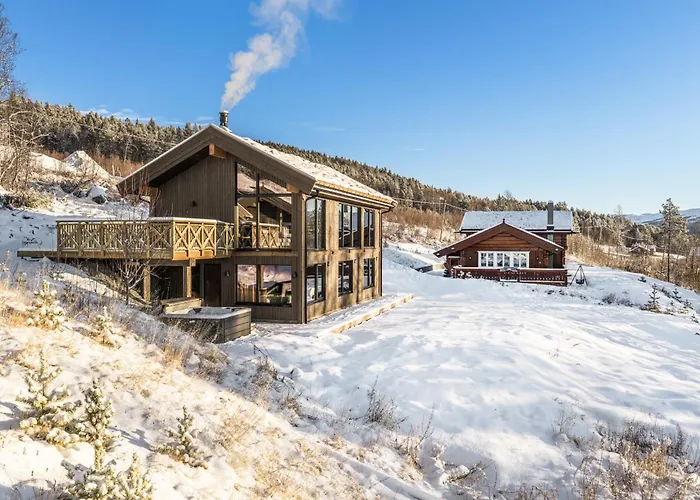 New Luxury In With Hot Tub, Mountain Views & Access *