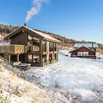 New Luxury In With Hot Tub, Mountain Views & Access *