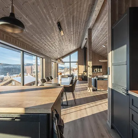 Сasa de vacaciones New Luxury In With Hot Tub, Mountain Views & Access Geilo