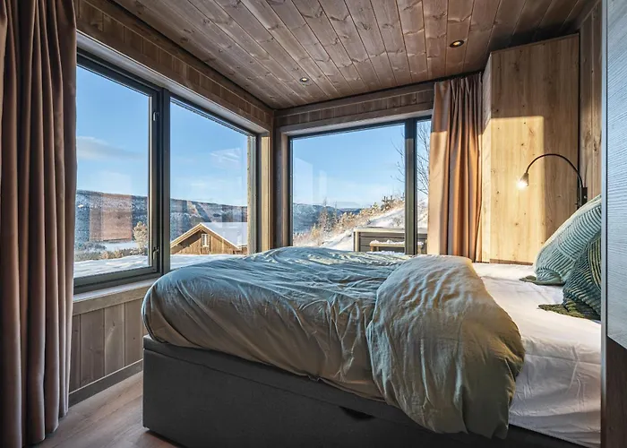 New Luxury In With Hot Tub, Mountain Views & Access