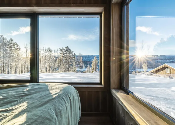 New Luxury In With Hot Tub, Mountain Views & Access Geilo